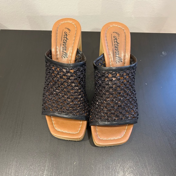 L’intervalle Sandals - Heels - Picture 3 of 3